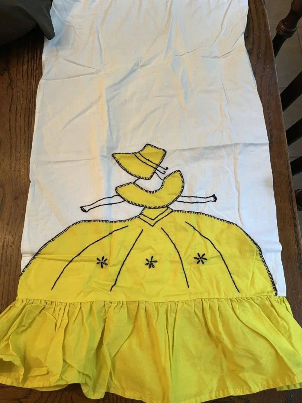 Sunbonnet Sue Pillow Cases Set Of 2 Handmade Yellow Ruffled Embroidery Vintage D